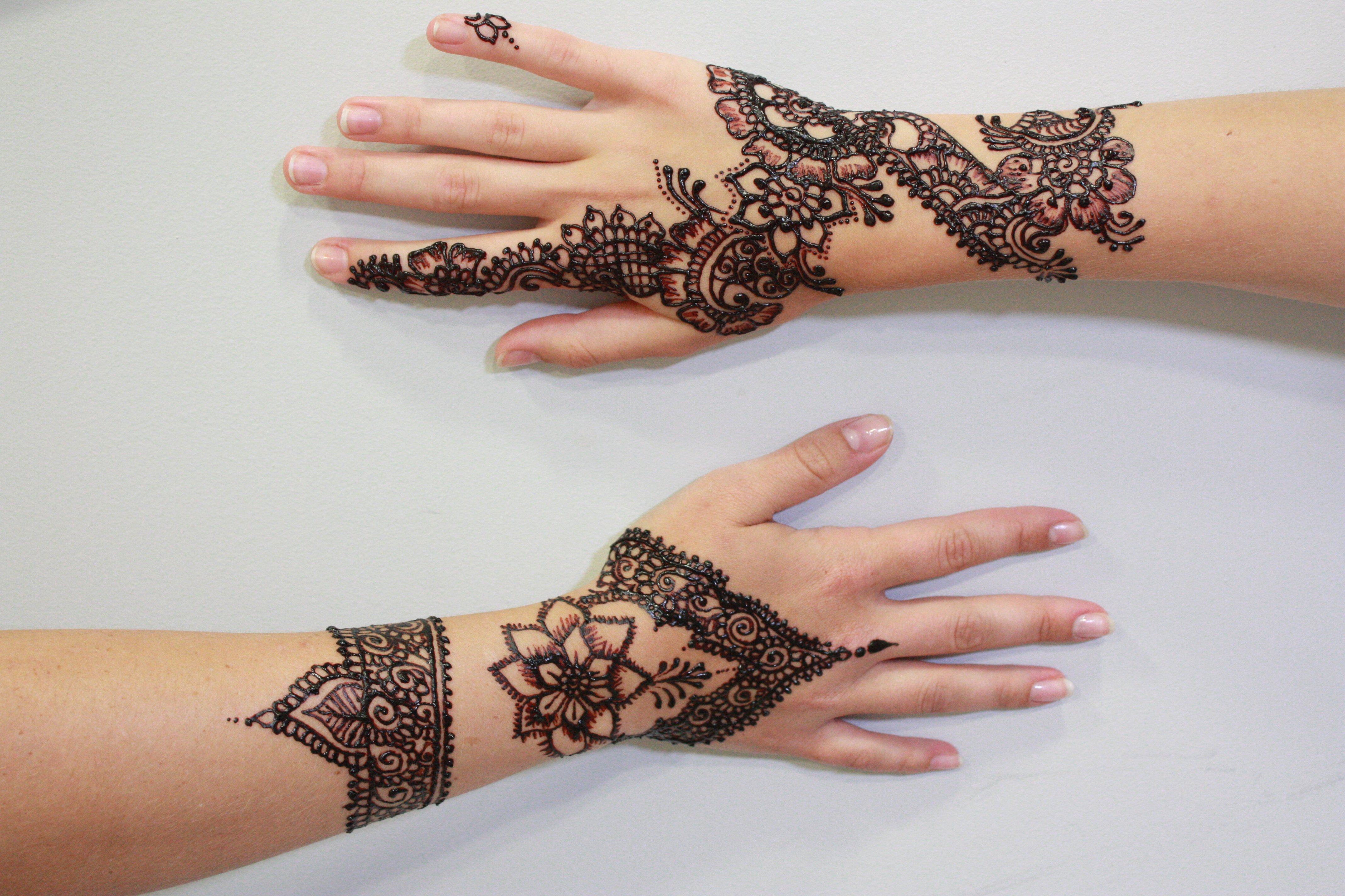 Henna en las manos